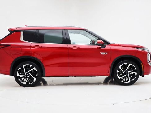 Used 2023 Mitsubishi Outlander SEL image 3