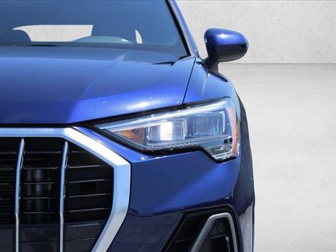 Used 2022 Audi Q3 2.0T Premium w/ Convenience Package AWD/4WD image 4