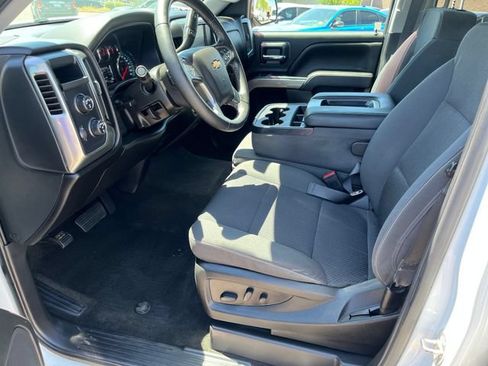 Used 2018 Chevrolet Silverado 1500 LT w/ LT Eassist Package AWD/4WD image 3