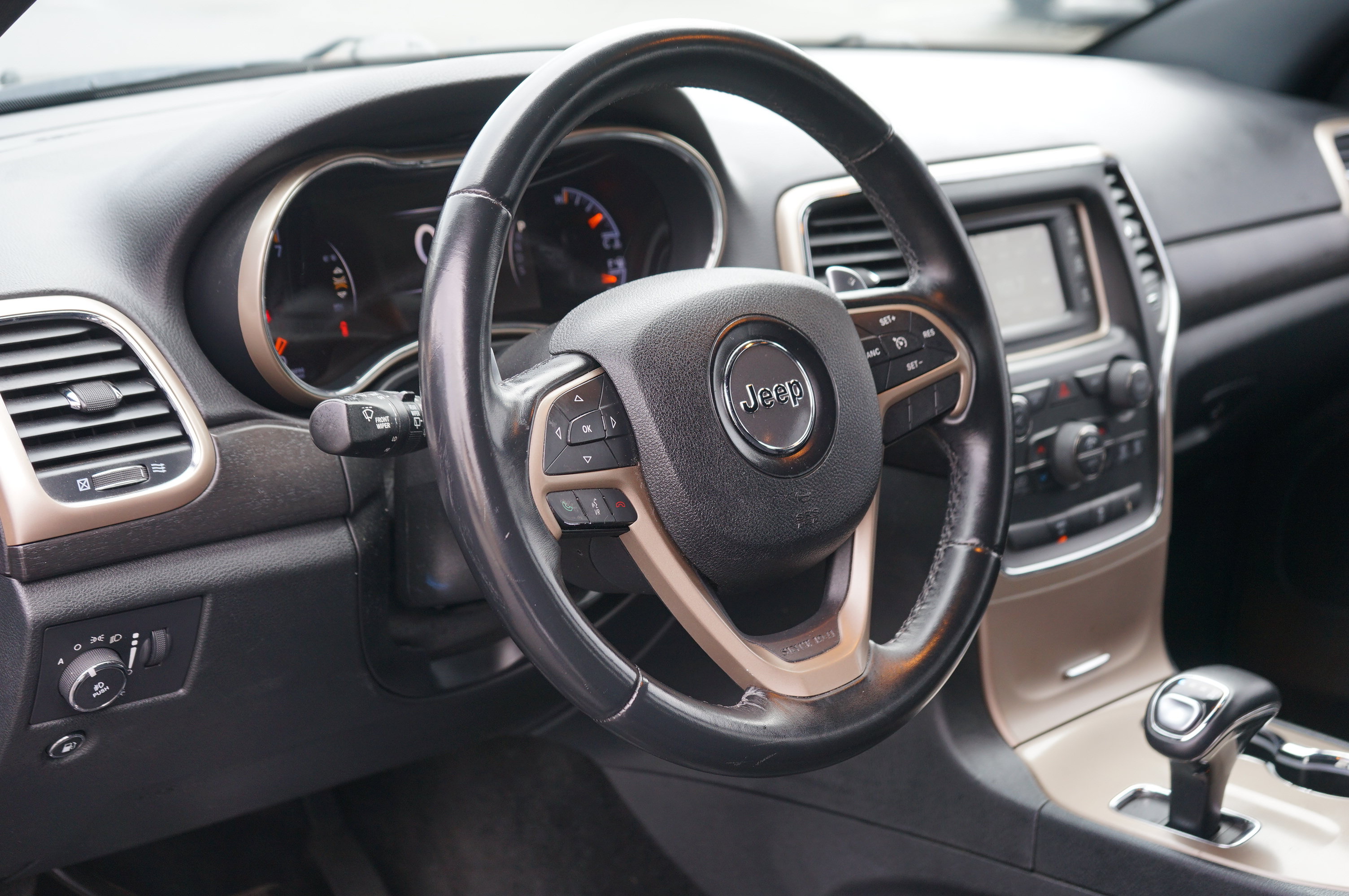 Used 2015 Jeep Grand Cherokee Laredo AWD/4WD image 15