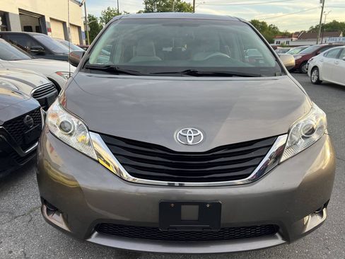 Used 2012 Toyota Sienna LE FWD image 2