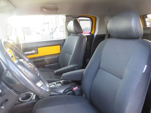 Used 2007 Toyota FJ Cruiser 2WD image 16
