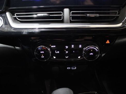 New 2026 Chevrolet Trax RS w/ Sunroof Package FWD image 32
