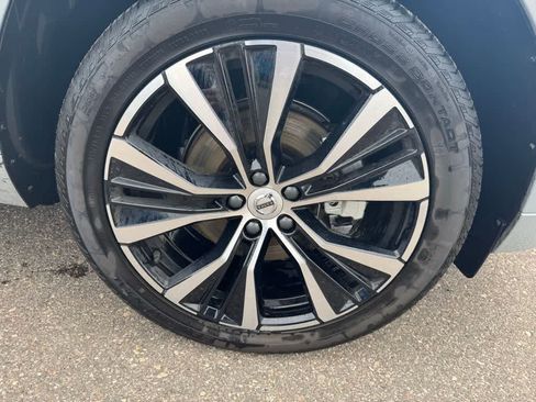 Used 2025 Volvo XC60 B5 Ultra image 12