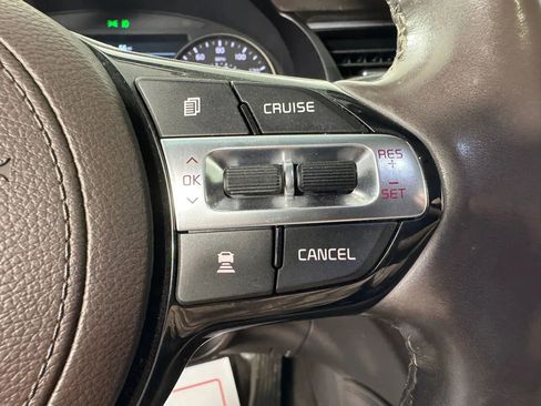 Used 2018 Kia Cadenza Limited FWD image 16