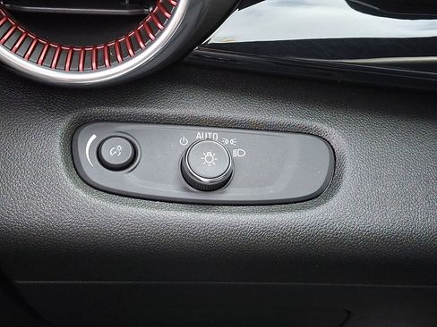 Used 2024 Chevrolet Trax RS w/ Sunroof Package image 29