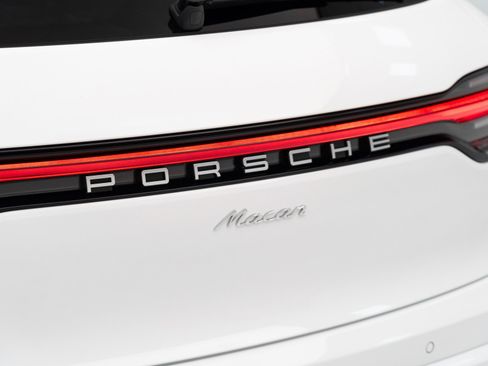 Certified 2025 Porsche Macan image 13