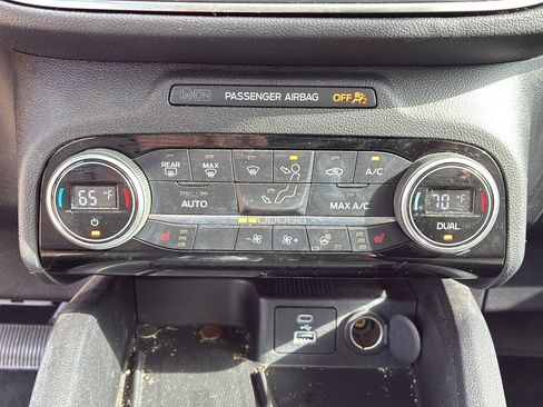 Used 2021 Ford Escape Titanium w/ Titanium Elite Package FWD image 22