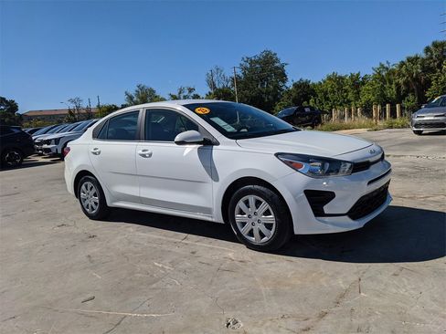 Certified 2022 Kia Rio S image 3