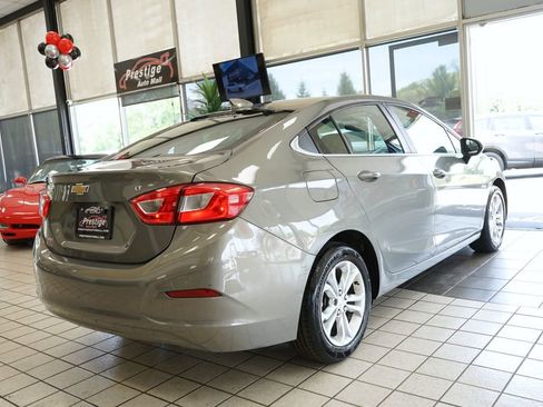 Used 2019 Chevrolet Cruze LT FWD image 17