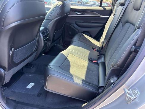 New 2026 Jeep Grand Cherokee Altitude image 7