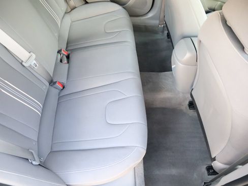 Used 2024 Hyundai Elantra SEL FWD image 48