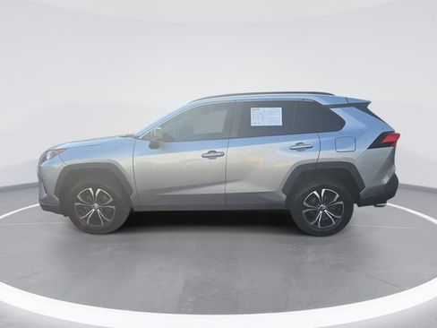 Used 2020 Toyota RAV4 LE FWD image 6