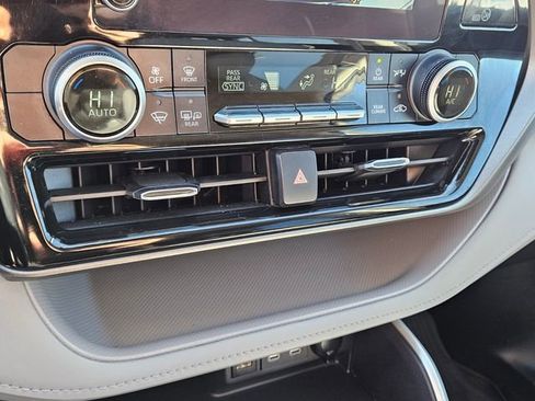 Used 2024 Toyota Highlander LE image 21