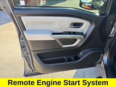 Used 2024 Nissan Titan SV w/ SV Convenience Package image 11