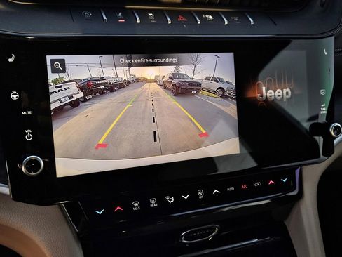 New 2026 Jeep Grand Cherokee L Limited RWD image 20