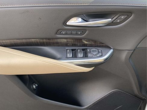 Used 2025 Cadillac XT4 Premium Luxury FWD image 15