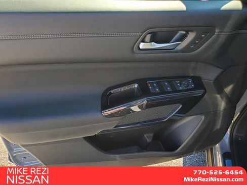 New 2026 Nissan Pathfinder Platinum FWD image 14