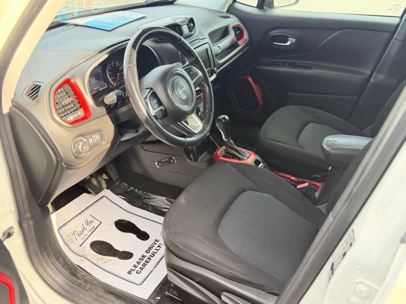 Used 2017 Jeep Renegade Trailhawk AWD/4WD image 11