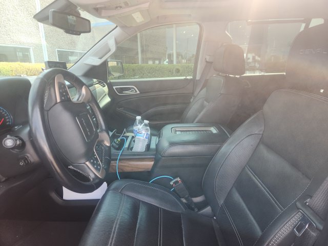 Used 2020 GMC Yukon XL Denali w/ Denali Premium Package RWD image 9