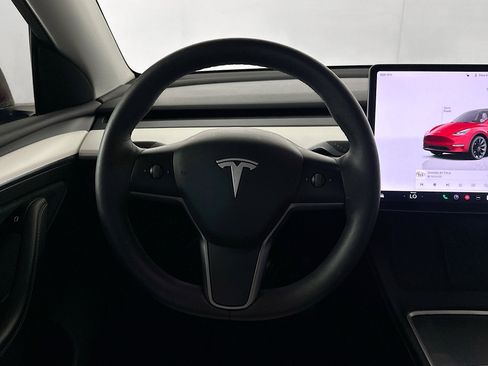 Used 2023 Tesla Model Y Long Range image 18