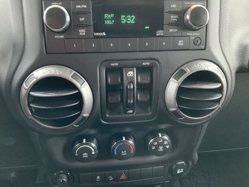 Used 2017 Jeep Wrangler Unlimited Sport w/ Quick Order Package 24S image 31