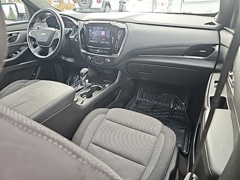Used 2023 Chevrolet Traverse LT w/ Rear Camera Mirror Package image 27