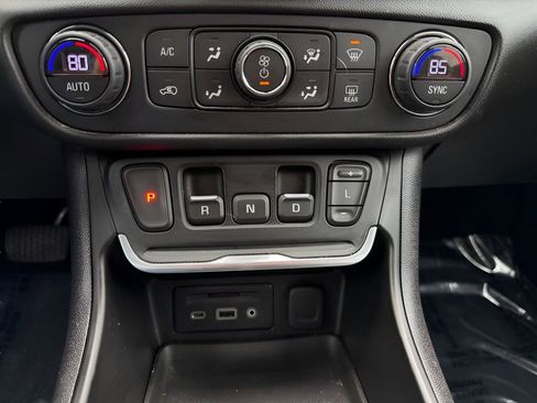 Used 2018 GMC Terrain Denali w/ Advanced Safety Package AWD/4WD image 27