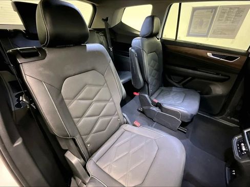 Used 2024 Volkswagen Atlas SE FWD image 23