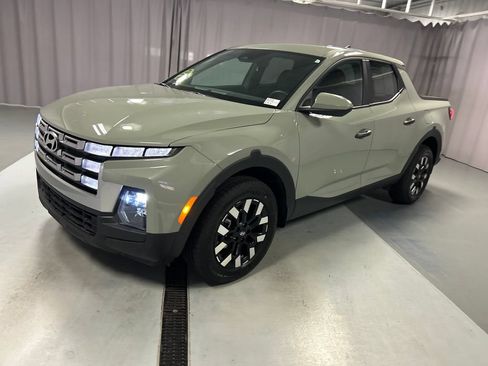 Used 2025 Hyundai Santa Cruz SE AWD/4WD image 3