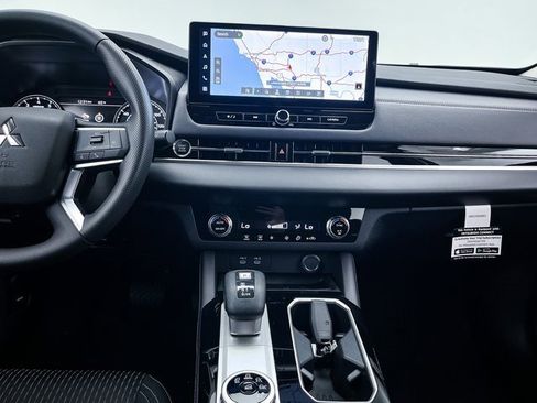 New 2025 Mitsubishi Outlander ES image 5