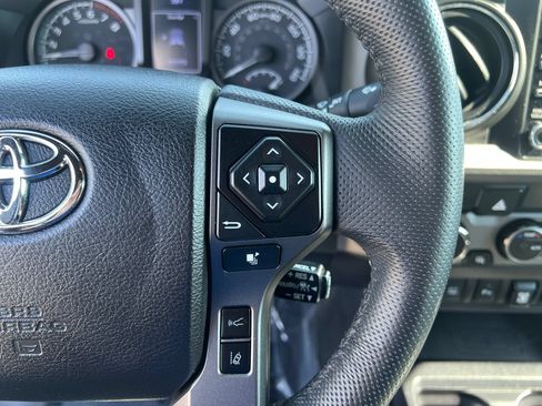Used 2021 Toyota Tacoma TRD Off-Road w/ Technology Package AWD/4WD image 14