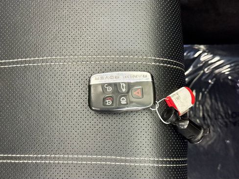 Used 2019 Land Rover Range Rover Velar R-Dynamic SE image 41