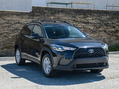 Used 2022 Toyota Corolla Cross LE w/ Moonroof Package image 3