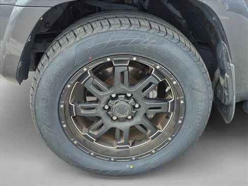 Used 2018 Toyota 4Runner SR5 AWD/4WD image 15