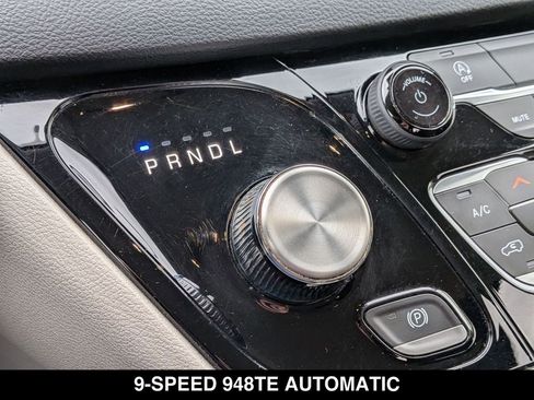 Used 2023 Chrysler Voyager LX FWD image 8