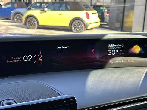 Used 2024 Lincoln Nautilus Reserve image 11