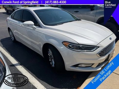 Used 2017 Ford Fusion SE w/ Fusion SE Technology Package FWD image 4
