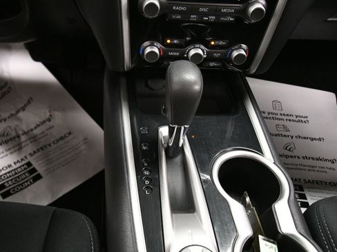 Used 2019 Nissan Pathfinder S image 17