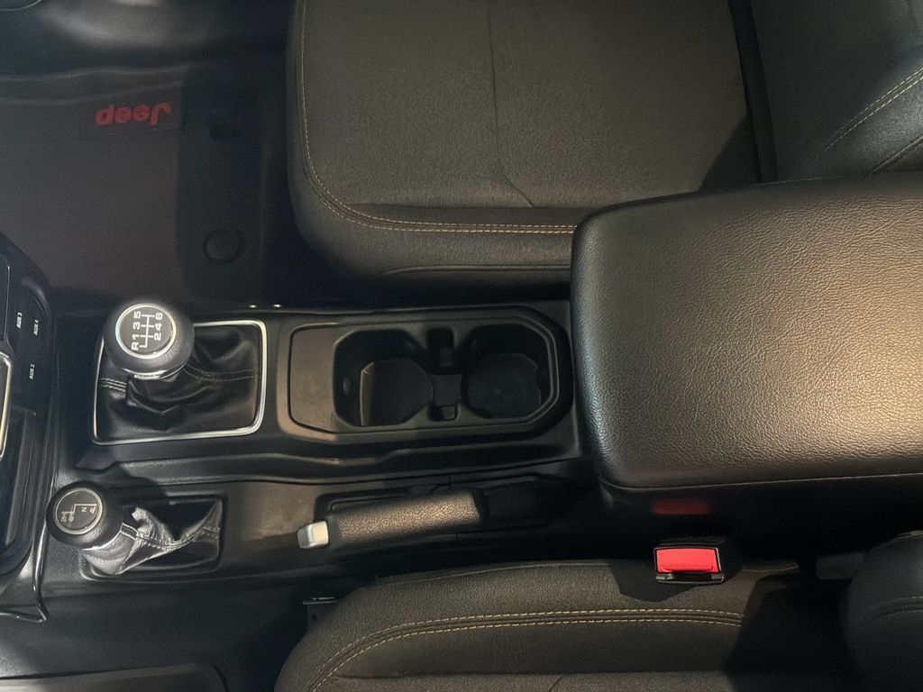 Used 2024 Jeep Wrangler Sport AWD/4WD image 30