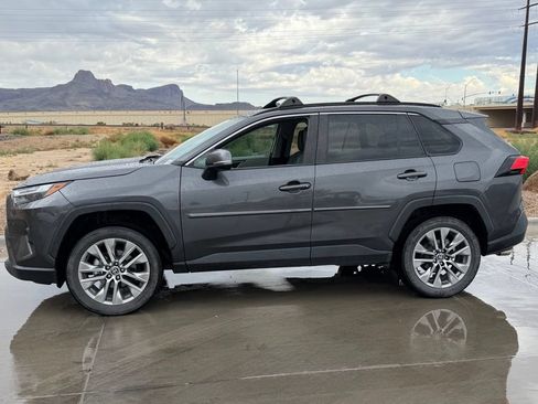 Used 2023 Toyota RAV4 XLE Premium AWD/4WD image 5