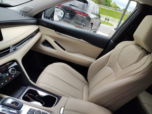 Used 2025 INFINITI QX60 Sensory w/ Vision Package image 11