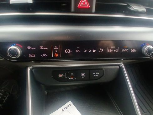 New 2026 Kia Carnival LX FWD image 19