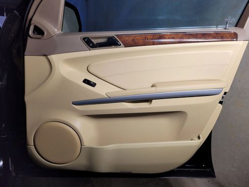 Used 2010 Mercedes-Benz ML 350 2WD image 17