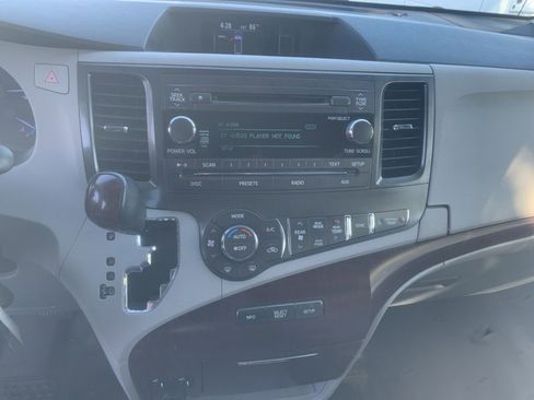 Used 2012 Toyota Sienna XLE AWD/4WD image 16
