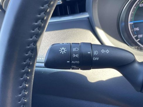 Used 2023 Toyota Venza XLE image 20