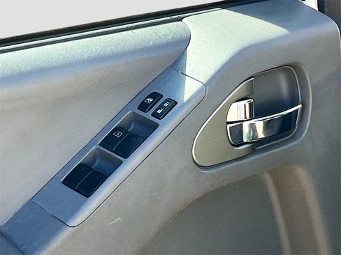 Used 2020 Nissan Frontier SV w/ Midnight Edition Floor Mats image 17