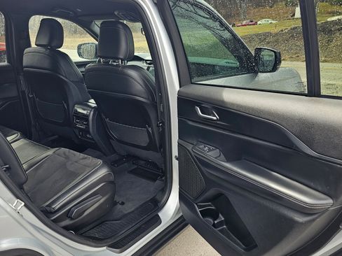 Used 2024 Jeep Grand Cherokee L Laredo image 13