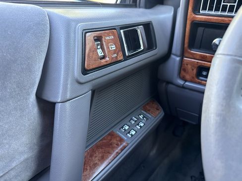 Used 1993 Chrysler LeBaron Landau FWD image 34