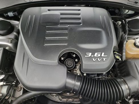 Used 2017 Chrysler 300 C image 30